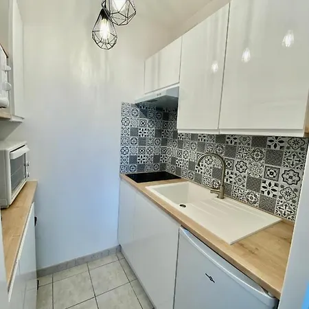 Magnifique 2 Pieces A Deux Pas De La Plage